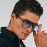 Brille "Toni" - Grauer Rahmen, Blaues Glas - Blue Gradient